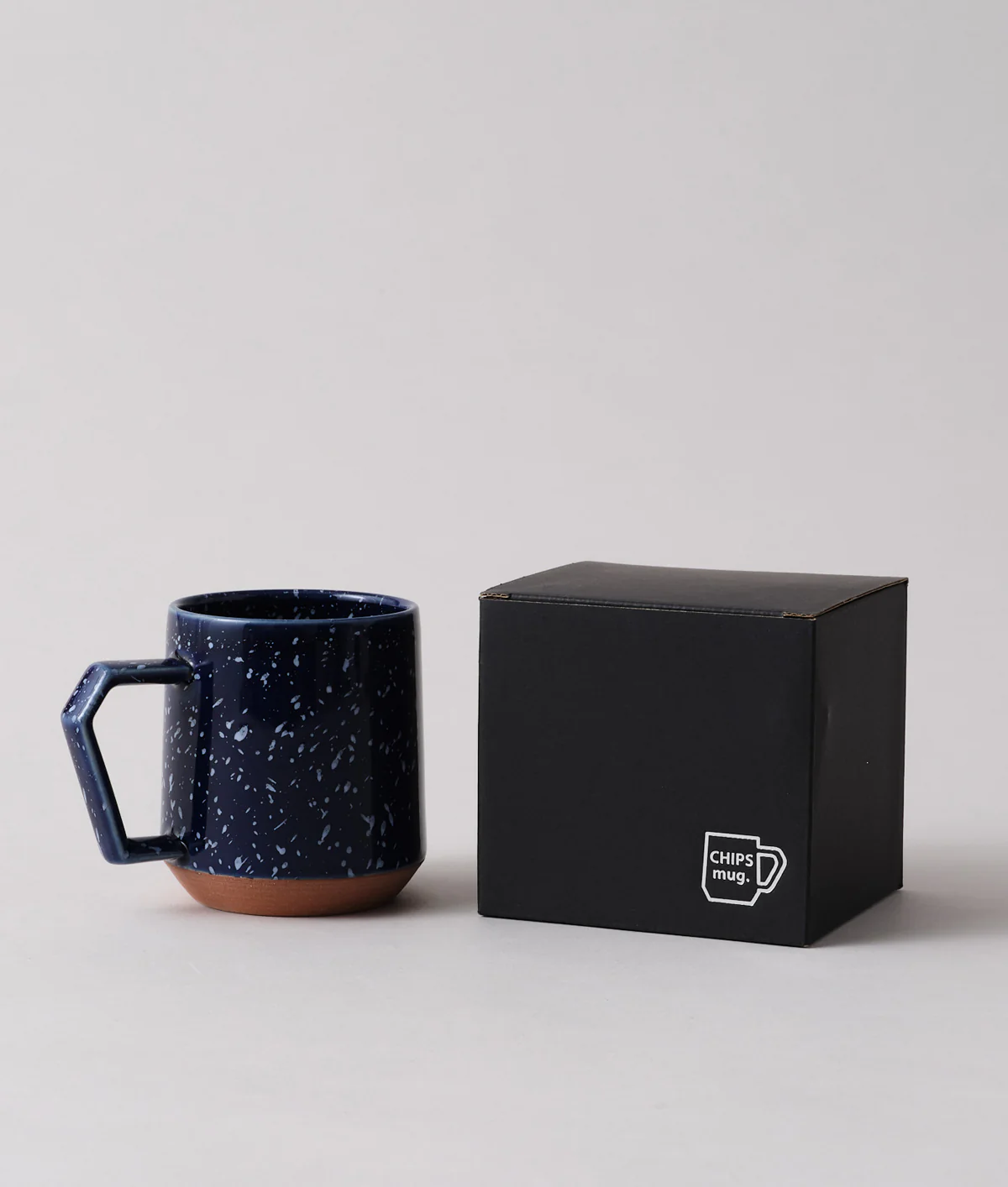 Chips Mug Navy & White Speckle 380ml - Image 3