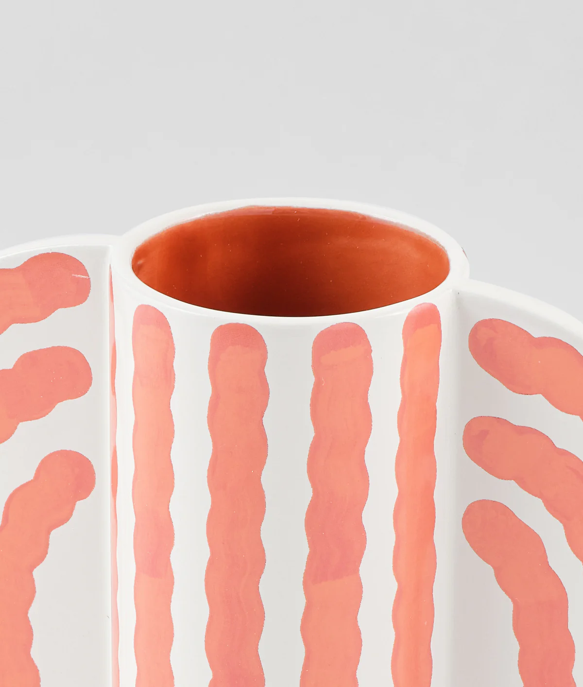 Small Butterfly Vase Pink - Image 3